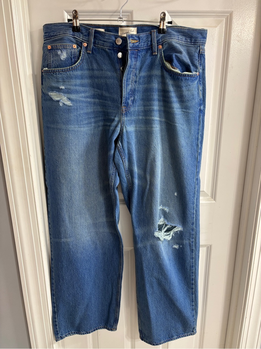 Universal Thread Medium Blue Relaxed Fit Women’s Jeans